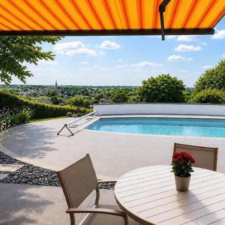 Appartement Charming With Pool And Panoramic View